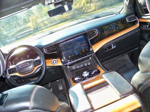 Used 2022 Jeep Grand Wagoneer Series III w/ Rear Seat Video Group 1 image 20