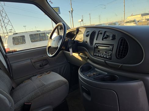 Used 1999 Ford E-350 and Econoline 350 Super Duty image 14
