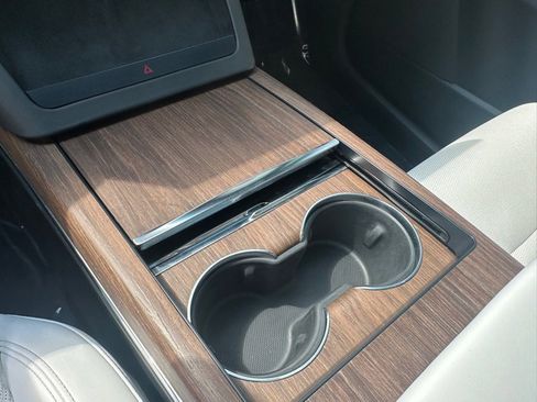 Used 2022 Tesla Model X image 22