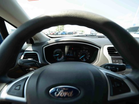 Used 2014 Ford Fusion SE FWD image 15