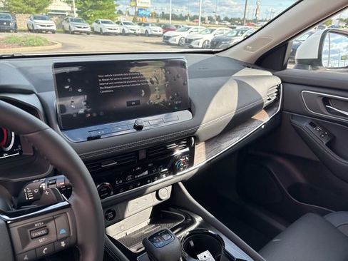 New 2026 Nissan Rogue Platinum w/ Platinum Premium Package image 18