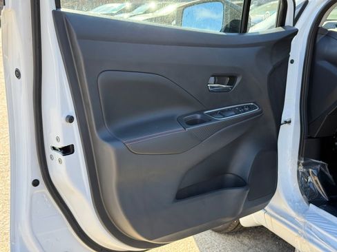 New 2025 Nissan Versa SR w/ Trunk Package image 20