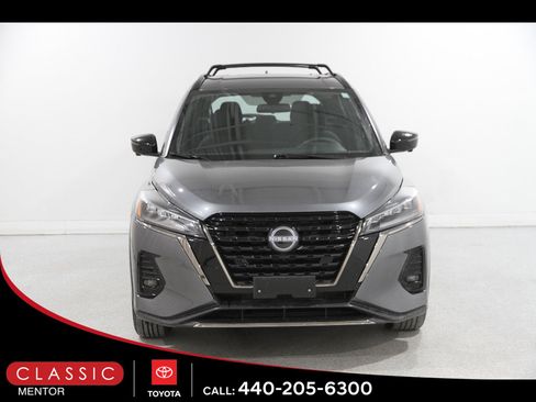 Used 2024 Nissan Kicks SR w/ Exterior Package FWD image 2