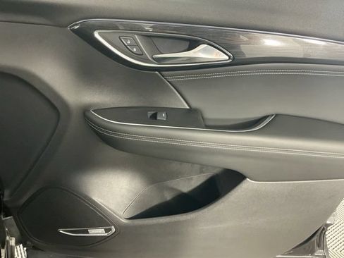 Used 2021 Buick Envision Essence w/ Technology Package I AWD/4WD image 13