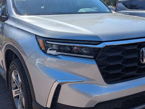 Used 2025 Honda Pilot EX-L image 5