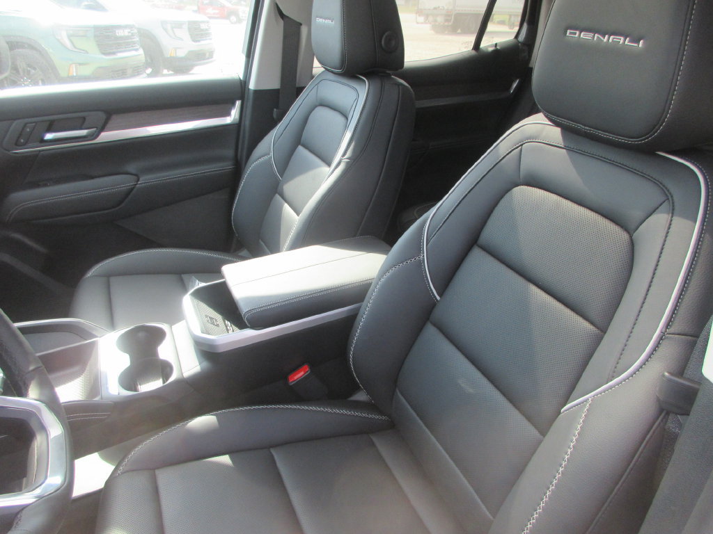New 2027 GMC Terrain Denali w/ LPO, Black Badging Package AWD/4WD image 11