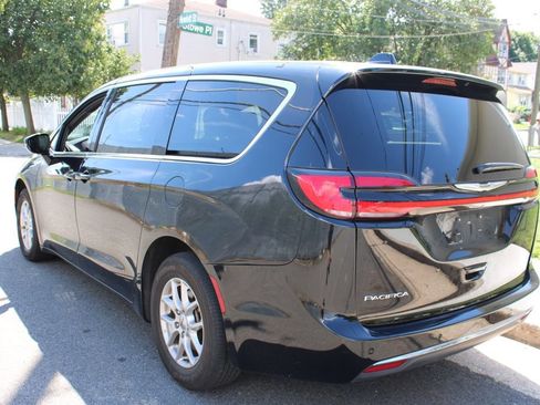 Used 2025 Chrysler Pacifica Select FWD image 7