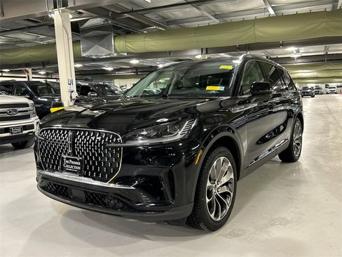 Used 2026 Lincoln Aviator Reserve w/ Illumination Package image 5