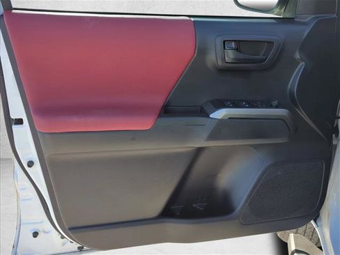 Used 2020 Toyota Tacoma SR5 image 7