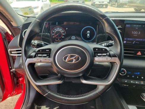Used 2022 Hyundai Elantra SEL w/ Convenience + Premium Package FWD image 16