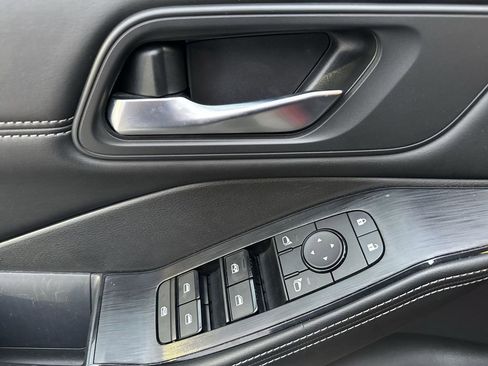 Used 2022 Nissan Rogue SV w/ SV Premium Package image 15