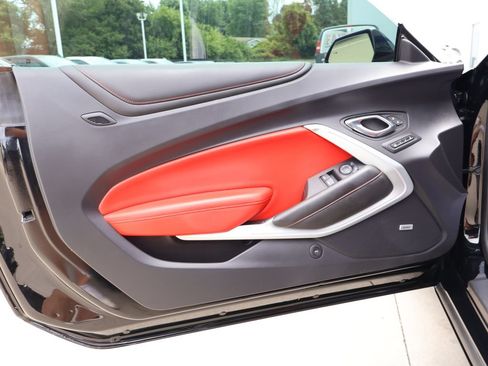 Used 2016 Chevrolet Camaro SS RWD image 11