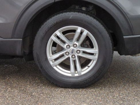 Used 2020 Ford Explorer XLT image 16