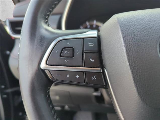 Used 2021 Toyota Highlander XSE FWD image 19