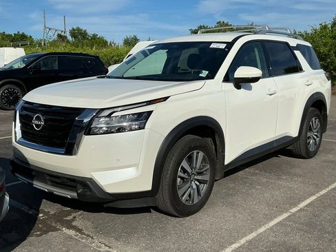 Used 2024 Nissan Pathfinder SL AWD/4WD image 2