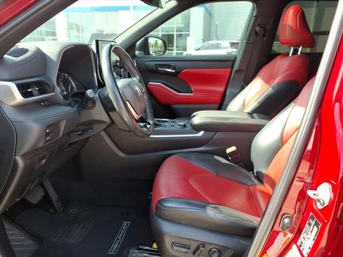 Used 2022 Toyota Highlander XSE AWD/4WD image 19