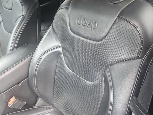 Certified 2019 Jeep Cherokee Limited AWD/4WD image 8