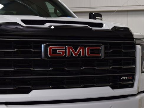 Used 2024 GMC Sierra 2500 AT4 w/ AT4 Preferred Package image 11
