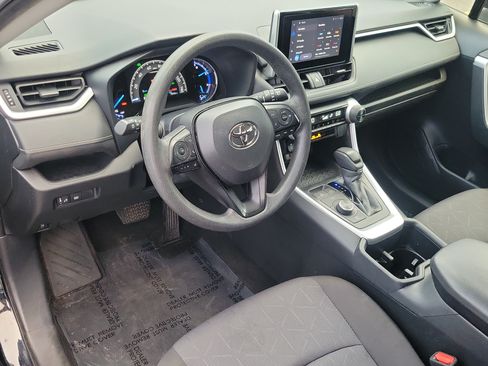 Used 2025 Toyota RAV4 XLE AWD/4WD image 17