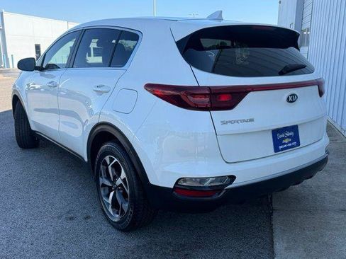 Used 2022 Kia Sportage LX FWD image 2