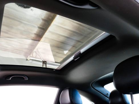 Used 2018 Volkswagen Beetle 2.0T SE image 4