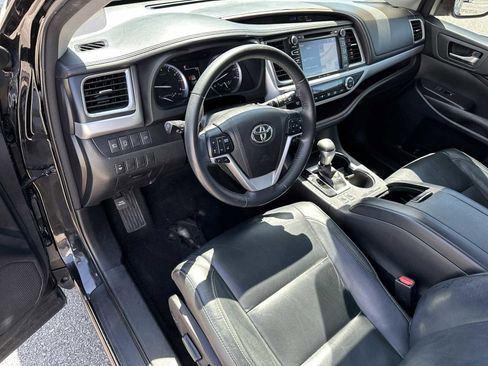Used 2018 Toyota Highlander XLE FWD image 10