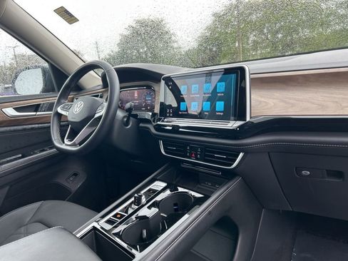 Used 2024 Volkswagen Atlas SE image 23