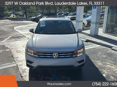 Used 2018 Volkswagen Tiguan SE w/ Panoramic Sunroof Package FWD image 4