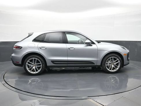 Certified 2022 Porsche Macan AWD/4WD image 24