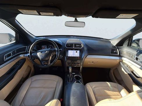 Used 2017 Ford Explorer XLT w/ Equipment Group 202A image 9