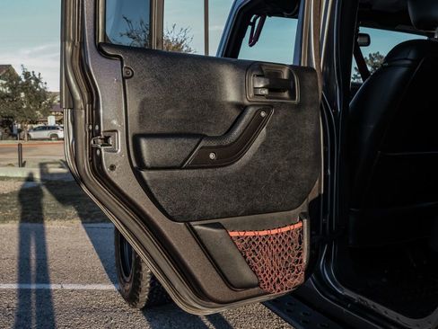 Used 2017 Jeep Wrangler Unlimited Rubicon image 45