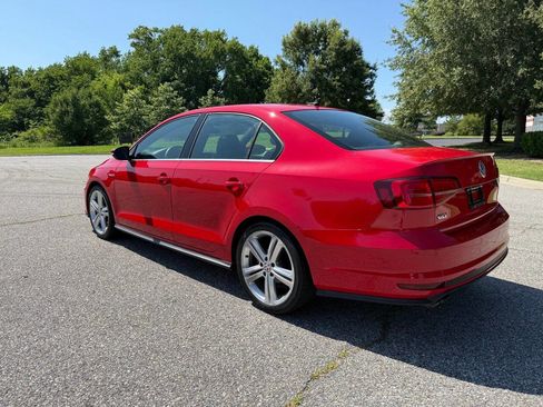 Used 2017 Volkswagen Jetta GLI image 4