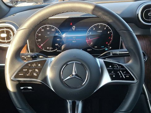 Certified 2025 Mercedes-Benz GLC 300 4MATIC image 17