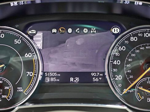 Used 2017 Bentley Bentayga AWD/4WD image 20