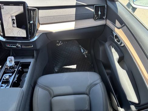 Used 2025 Volvo XC90 B6 Plus AWD/4WD image 15