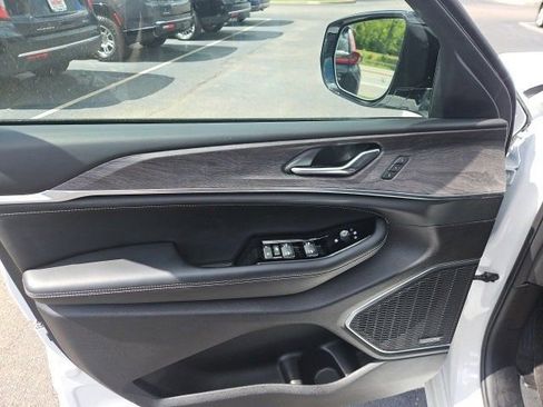 Used 2024 Jeep Grand Cherokee Overland w/ Trailer Tow Package image 8