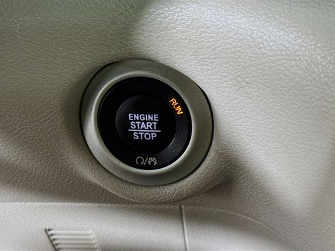 Used 2021 Chrysler Voyager Lxi FWD image 20