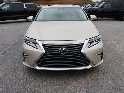 Used 2016 Lexus ES 350 w/ Premium Package w/Wood Trim image 3