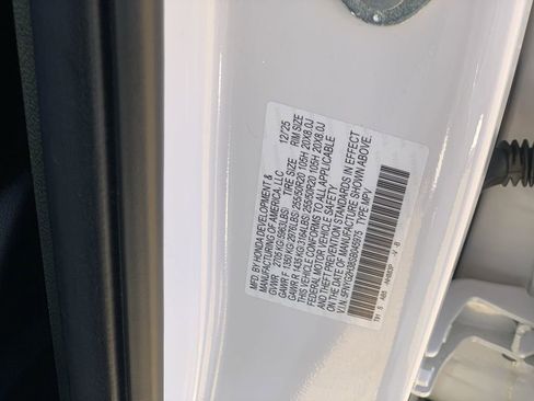 Used 2025 Honda Pilot Sport image 32