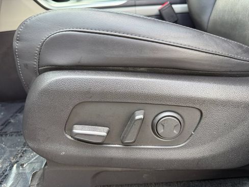 Used 2024 Kia Carnival LX FWD image 10