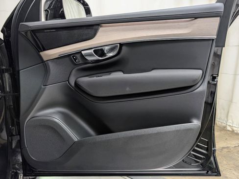 Used 2025 Volvo XC90 B5 Plus w/ Protection Package Premier image 28