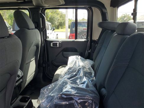 New 2025 Jeep Gladiator Sport image 24