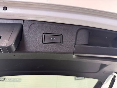 Used 2023 Volkswagen Atlas SEL AWD/4WD image 11
