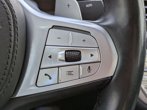 Used 2021 BMW 740i w/ M Sport Package image 31