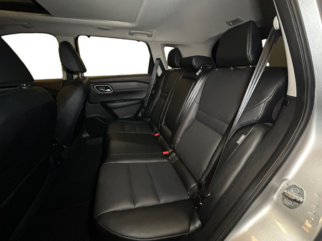 Used 2021 Nissan Rogue SV w/ Premium Package AWD/4WD image 14