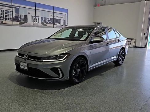 New 2026 Volkswagen Jetta SE FWD image 5