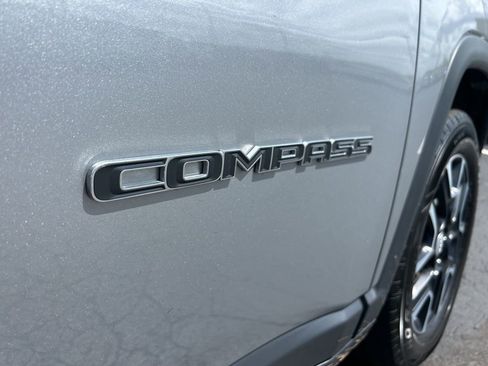 Used 2022 Jeep Compass Latitude AWD/4WD image 14