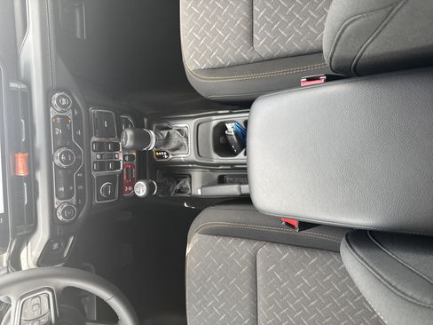 Used 2025 Jeep Gladiator Mojave AWD/4WD image 29