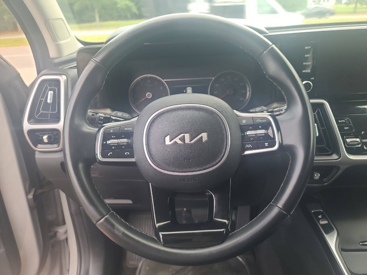 Used 2023 Kia Sorento EX FWD image 14