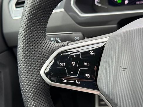 Used 2022 Volkswagen Tiguan SEL R-Line image 35